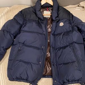 Men’s moncler jacket great condition sleeves come up to a vest
